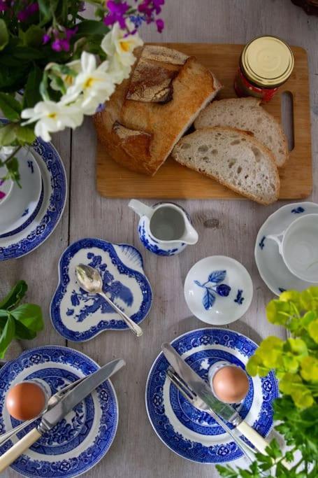 Sarah'S - A Townhouse Apartment In Georgian Holt Холт Екстериор снимка